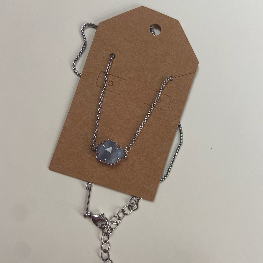 Kendra Scott necklace